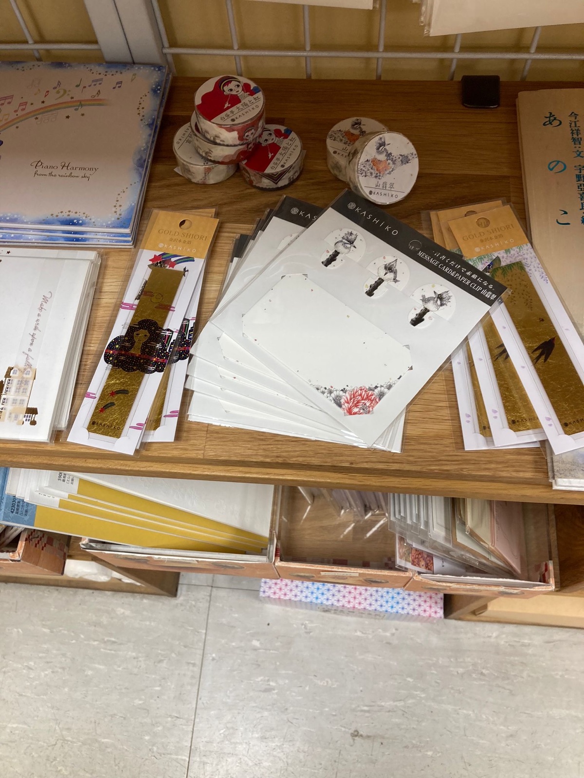 Librairie Junku Paris(ジュンク堂パリ)に並ぶKASHIKOのしおり・マスキングテープ・メッセージカード